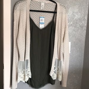 NWT- feminine lace hem cardigan